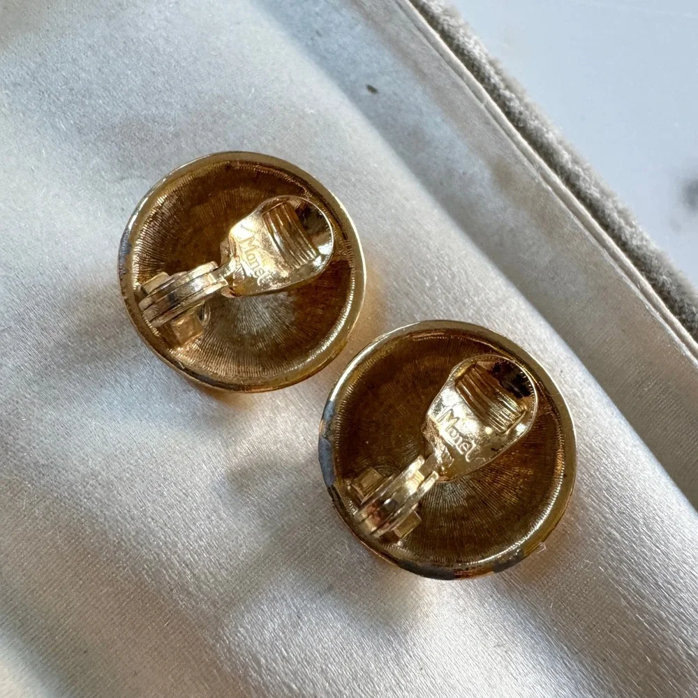 Vintage Crown Trifari Gold Tone Textured Starburst Dome Clip On Earrings Vintage